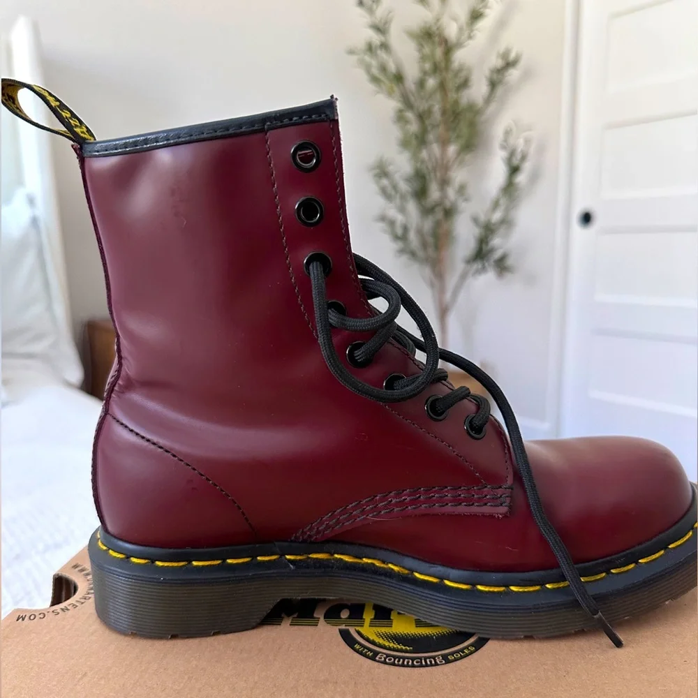 COPY - LIKE NEW ORIGINAL 2009 1460 CHERRY RED SMOOTH DR. MARTENS!!!βπ Size: 6 - Picture 7 of 16